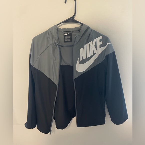 Nike Boy's Sportswear Windrunner Hooded Jacket - Picture 3 of 8